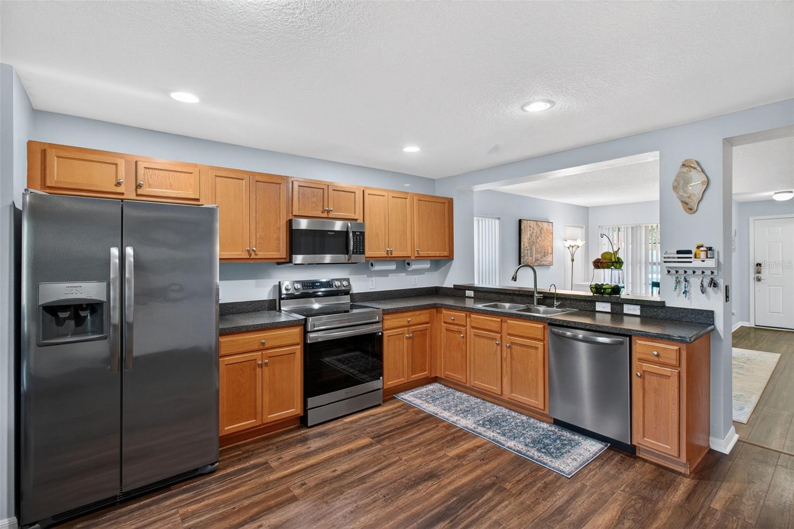 SUNSET POINTE TWNHMS - Residential