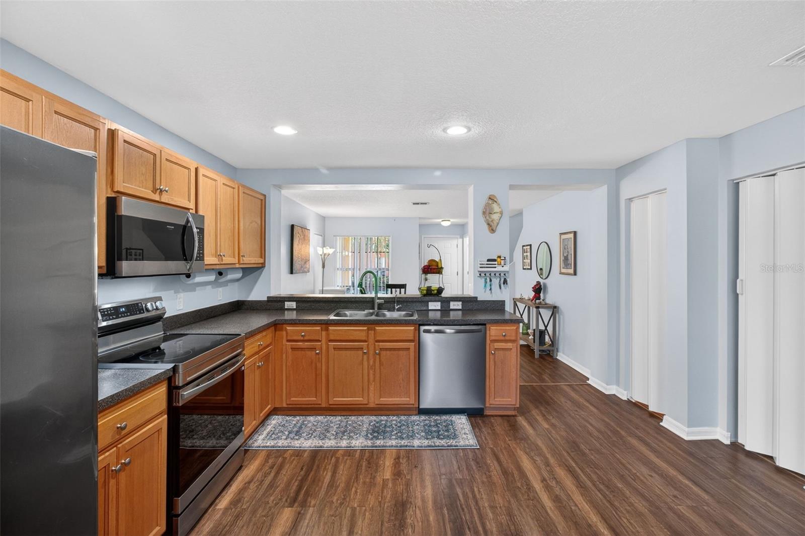 SUNSET POINTE TWNHMS - Residential