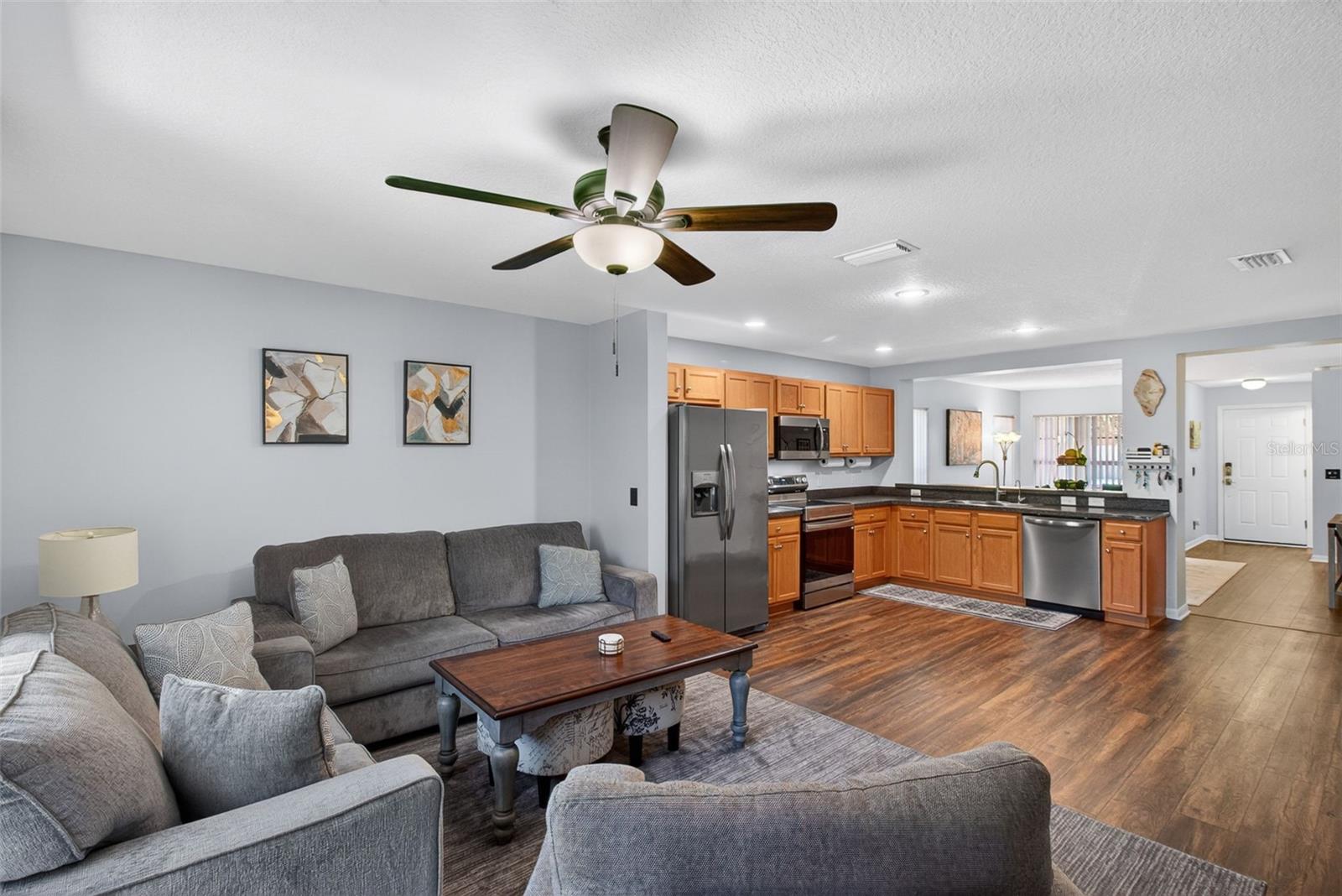 SUNSET POINTE TWNHMS - Residential