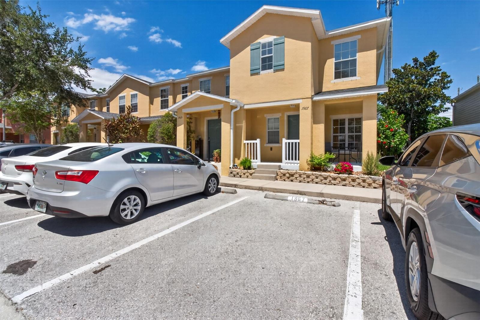 SUNSET POINTE TWNHMS - Residential