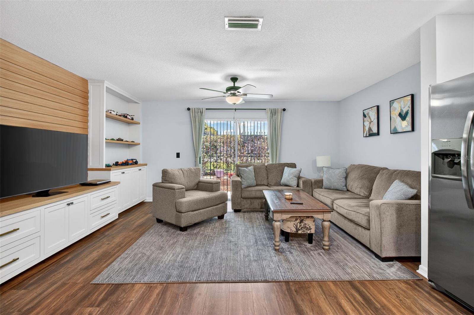 SUNSET POINTE TWNHMS - Residential