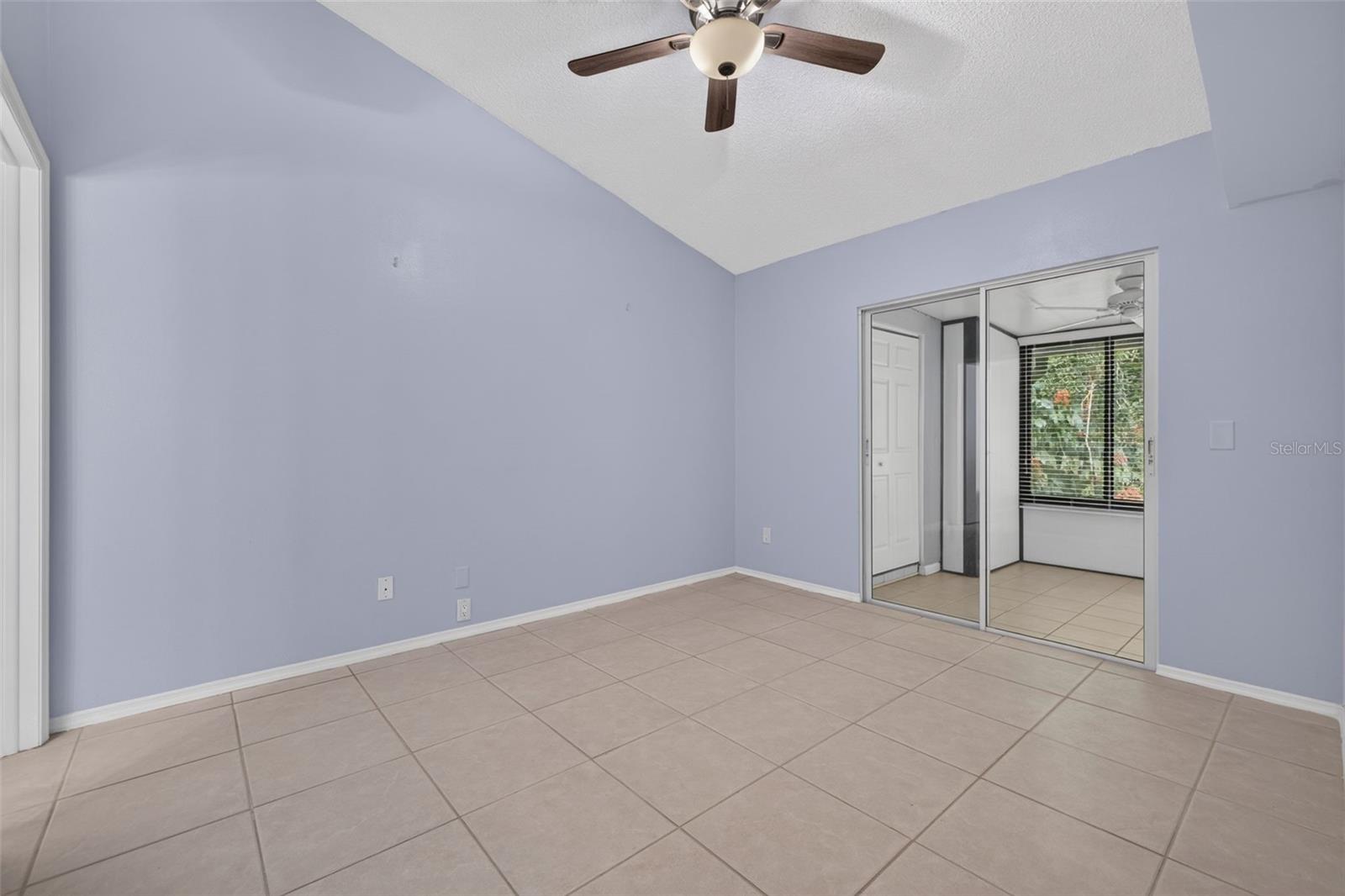 TOWNHOMES OF COUNTRY RUN PH - Residential