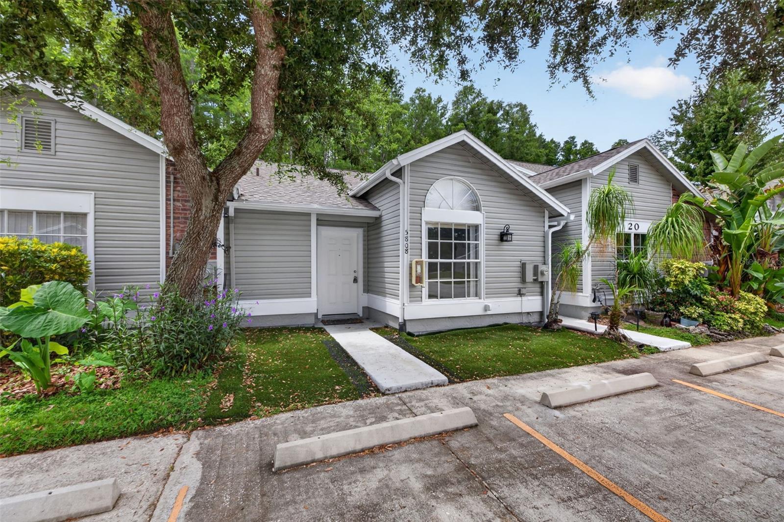 TOWNHOMES OF COUNTRY RUN PH - Residential