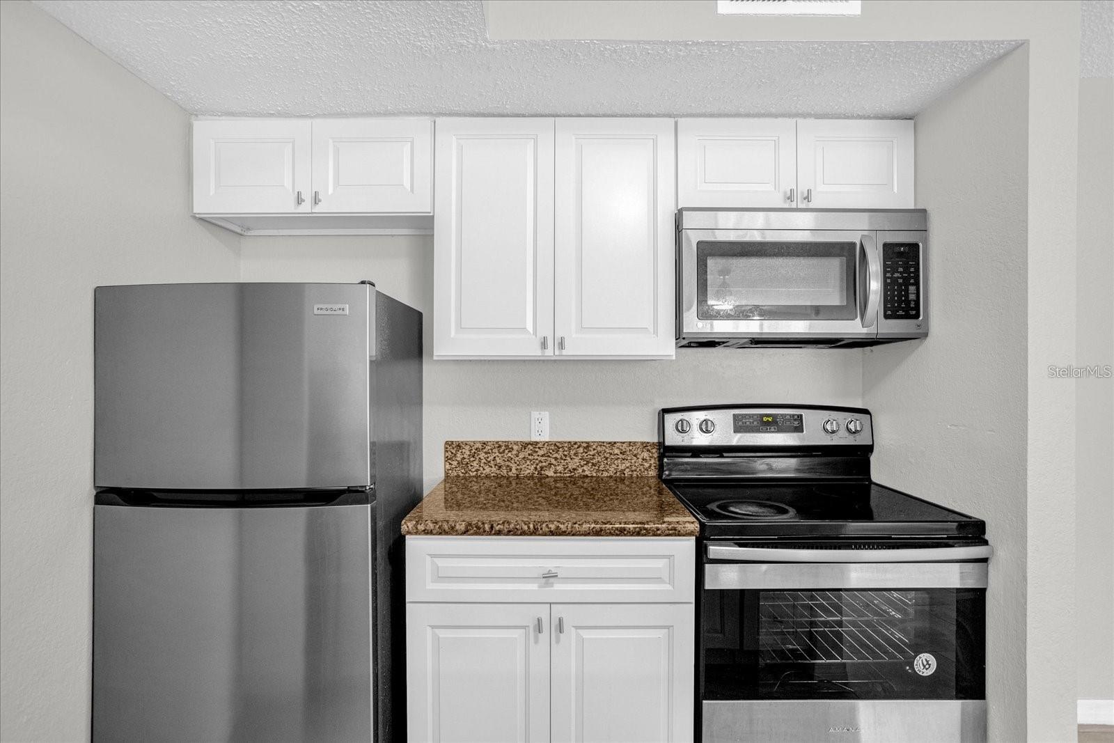 RESIDENCES/MILLENIA - Residential Lease