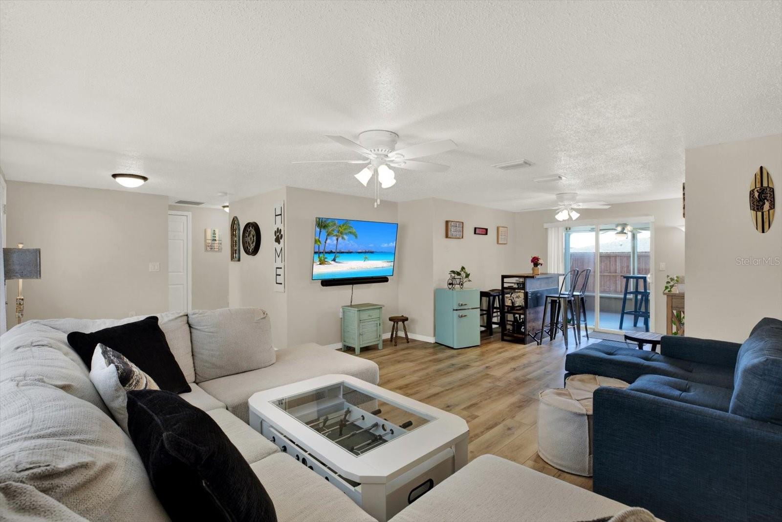 COLONIAL HILLS - Residential