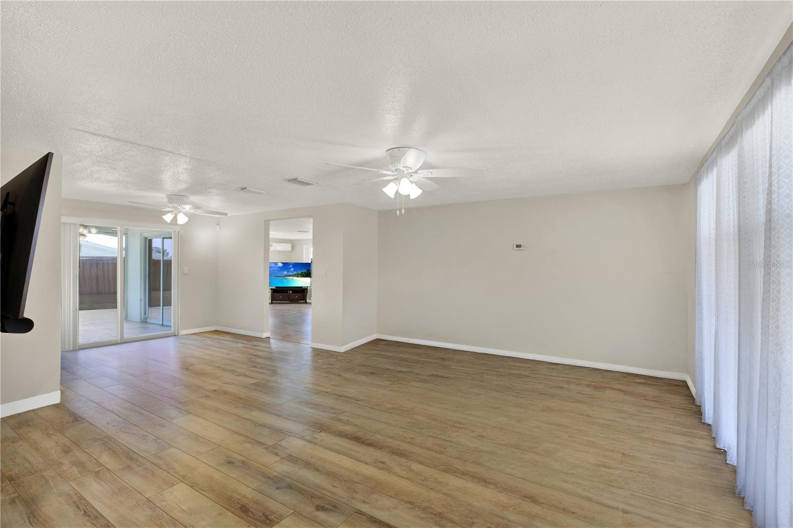 COLONIAL HILLS - Residential