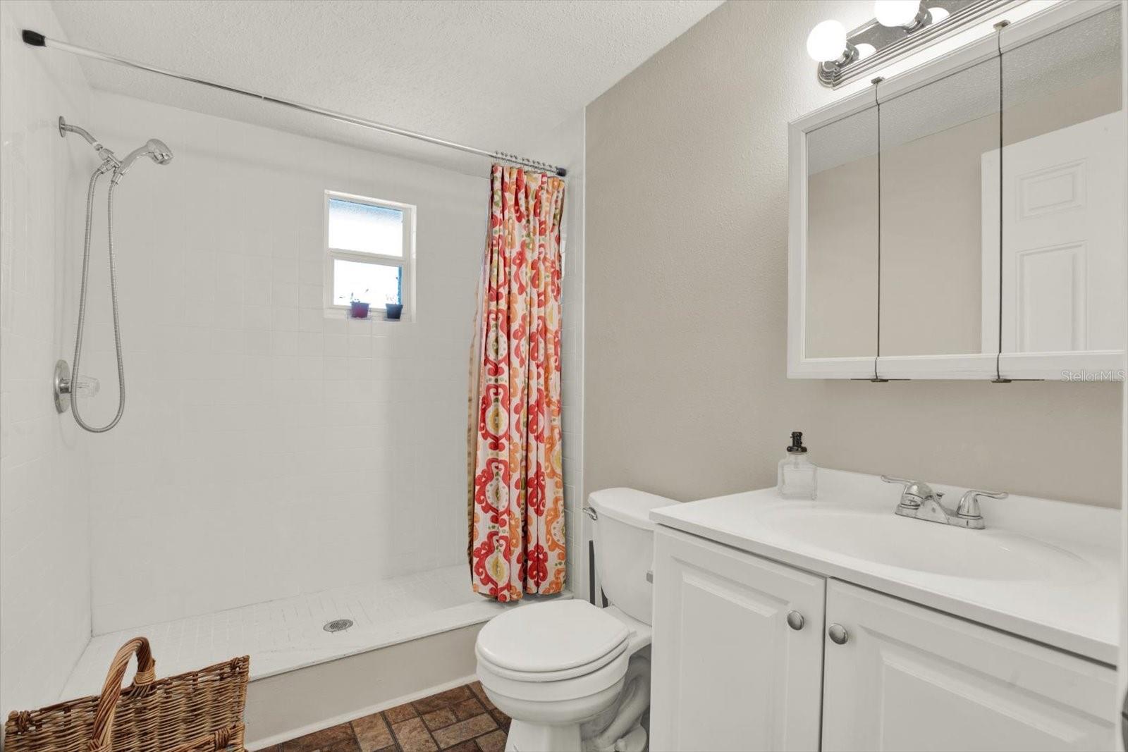 COLONIAL HILLS - Residential