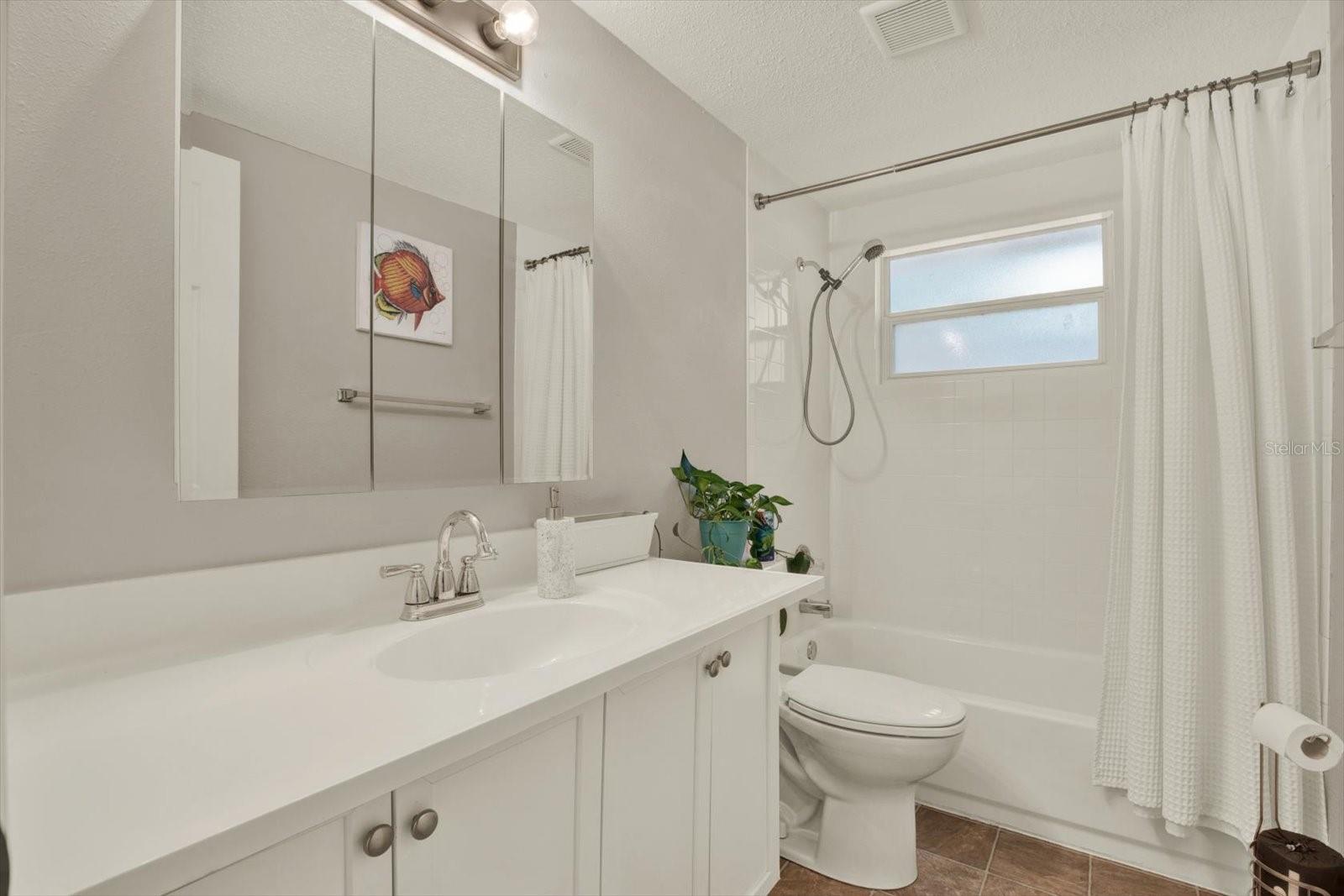COLONIAL HILLS - Residential