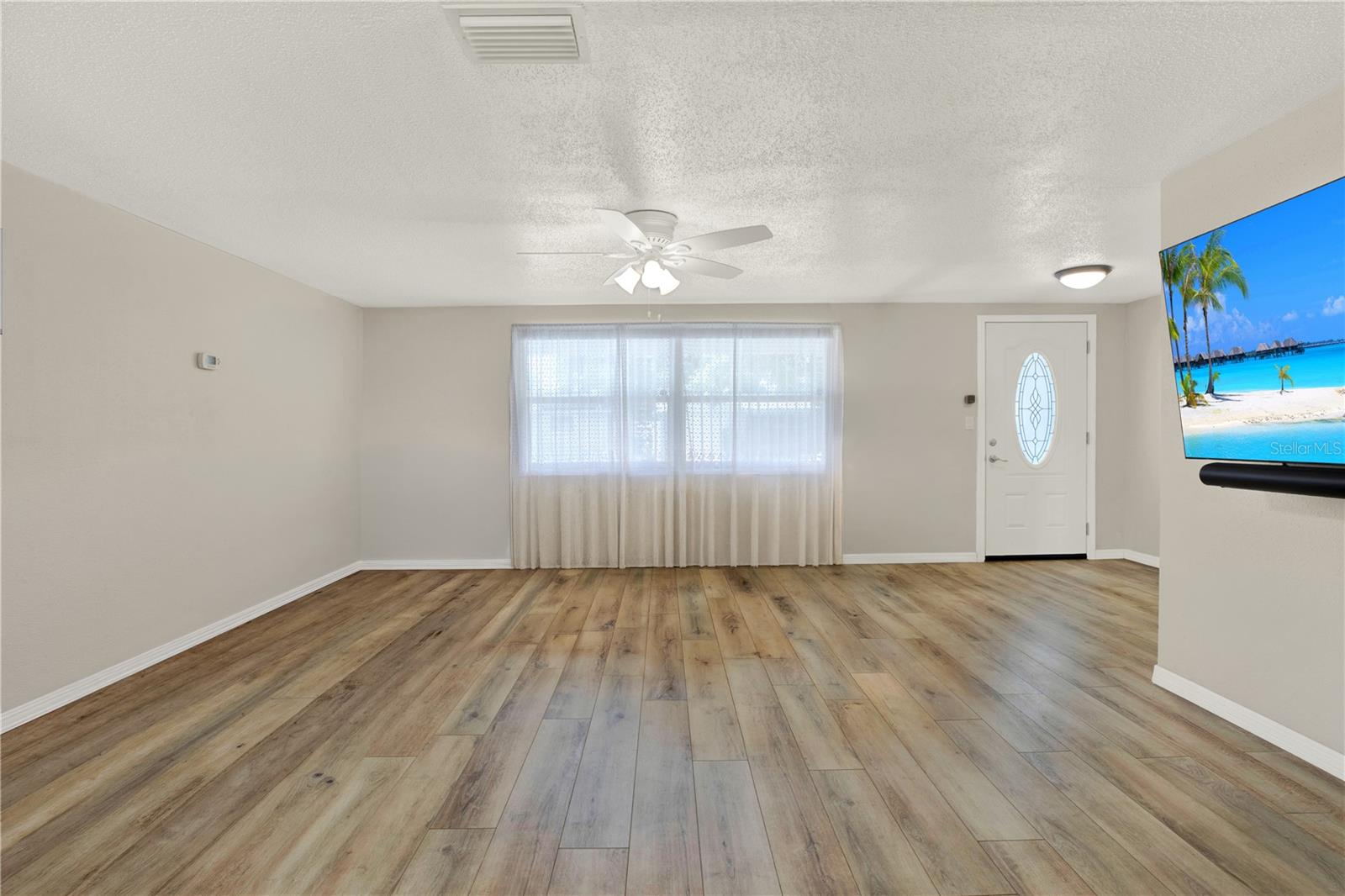 COLONIAL HILLS - Residential