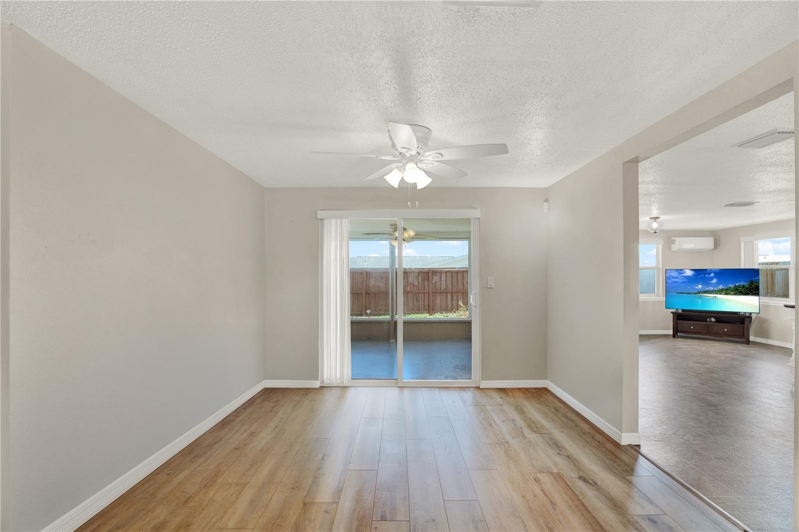 COLONIAL HILLS - Residential