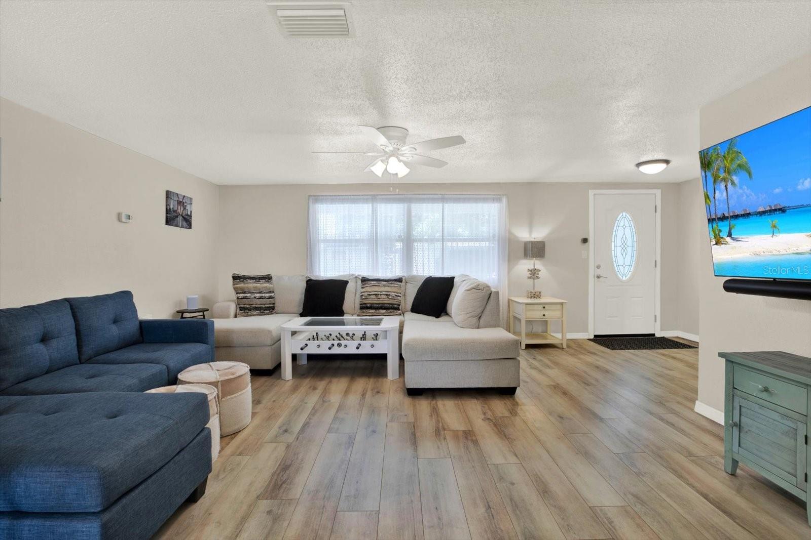 COLONIAL HILLS - Residential