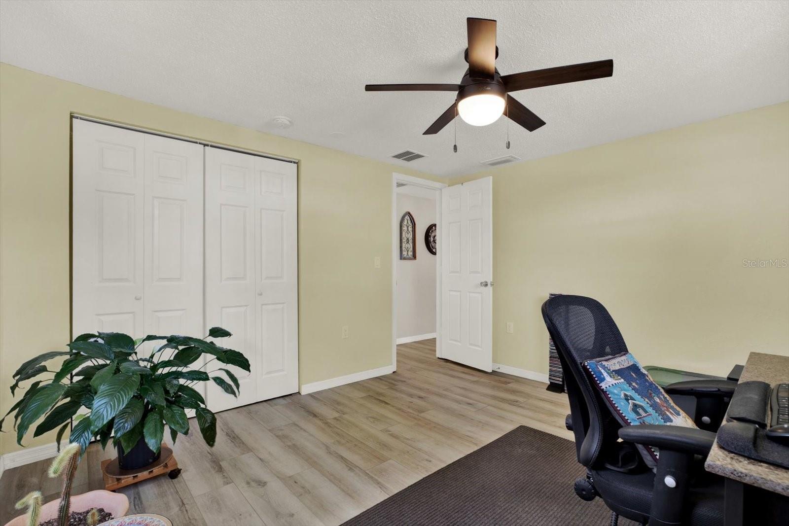 COLONIAL HILLS - Residential