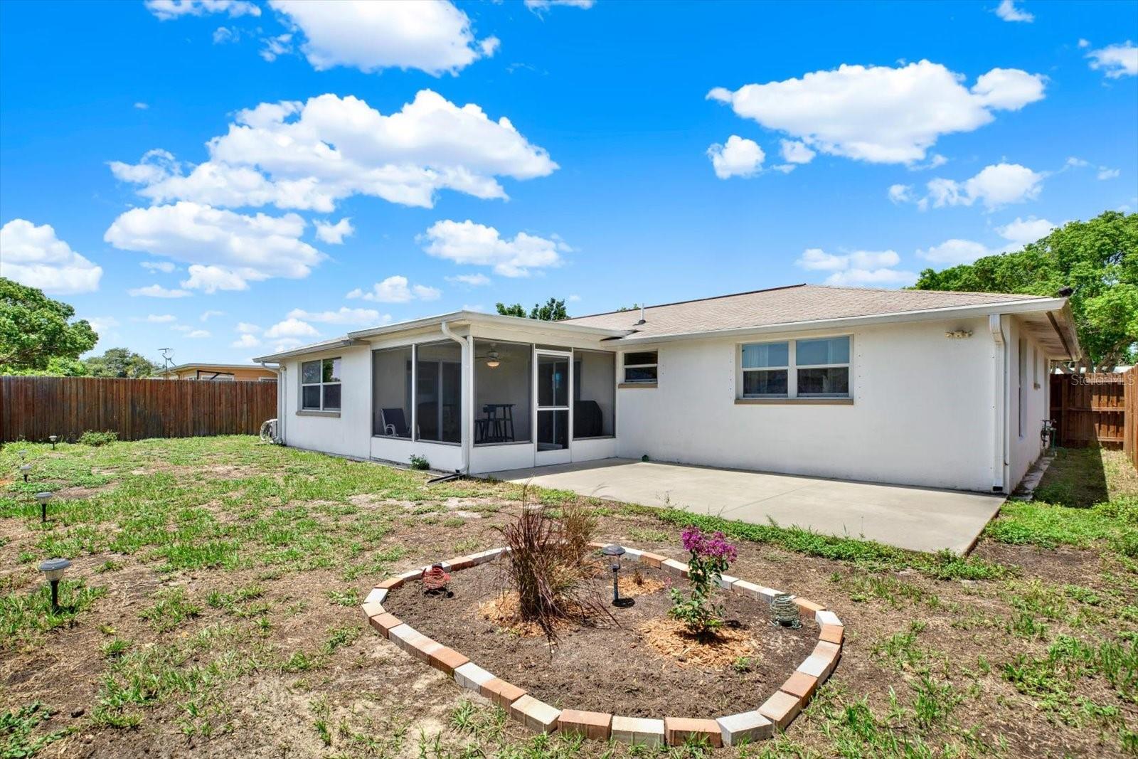 COLONIAL HILLS - Residential