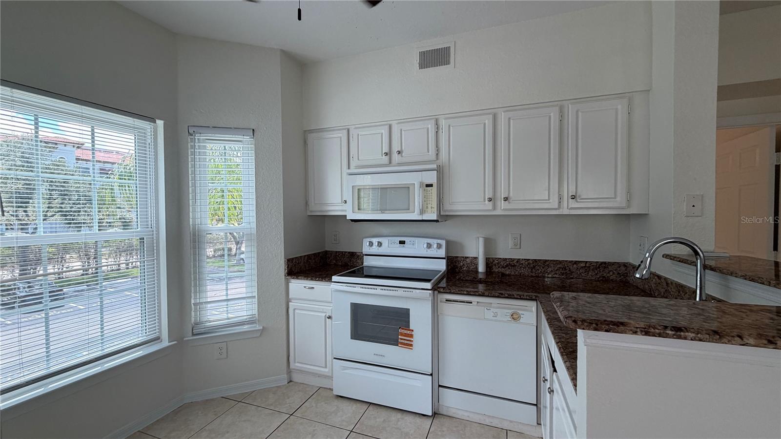 TIDES/PELICAN LNDG BLDG 10 - Residential Lease