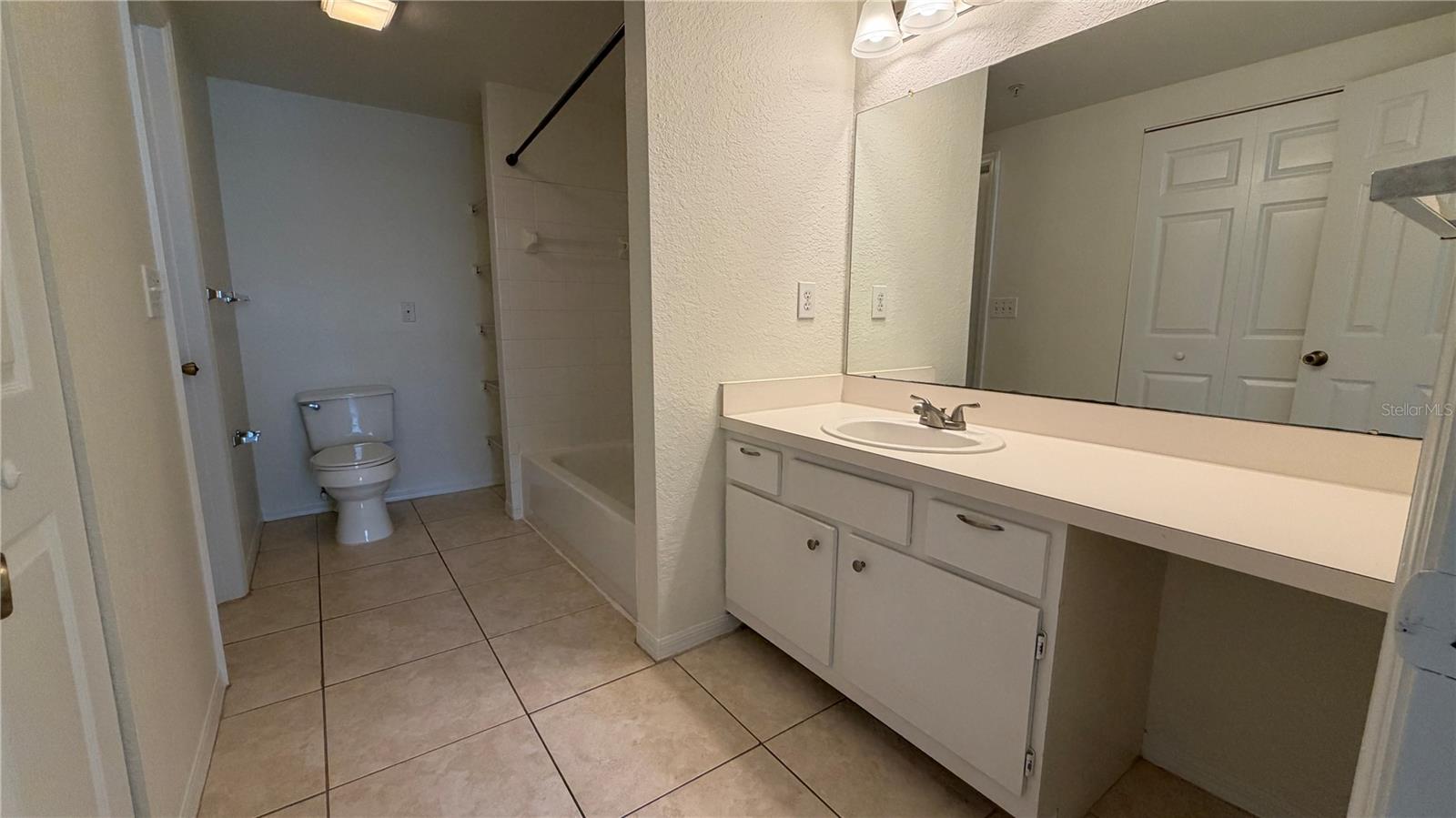 TIDES/PELICAN LNDG BLDG 10 - Residential Lease