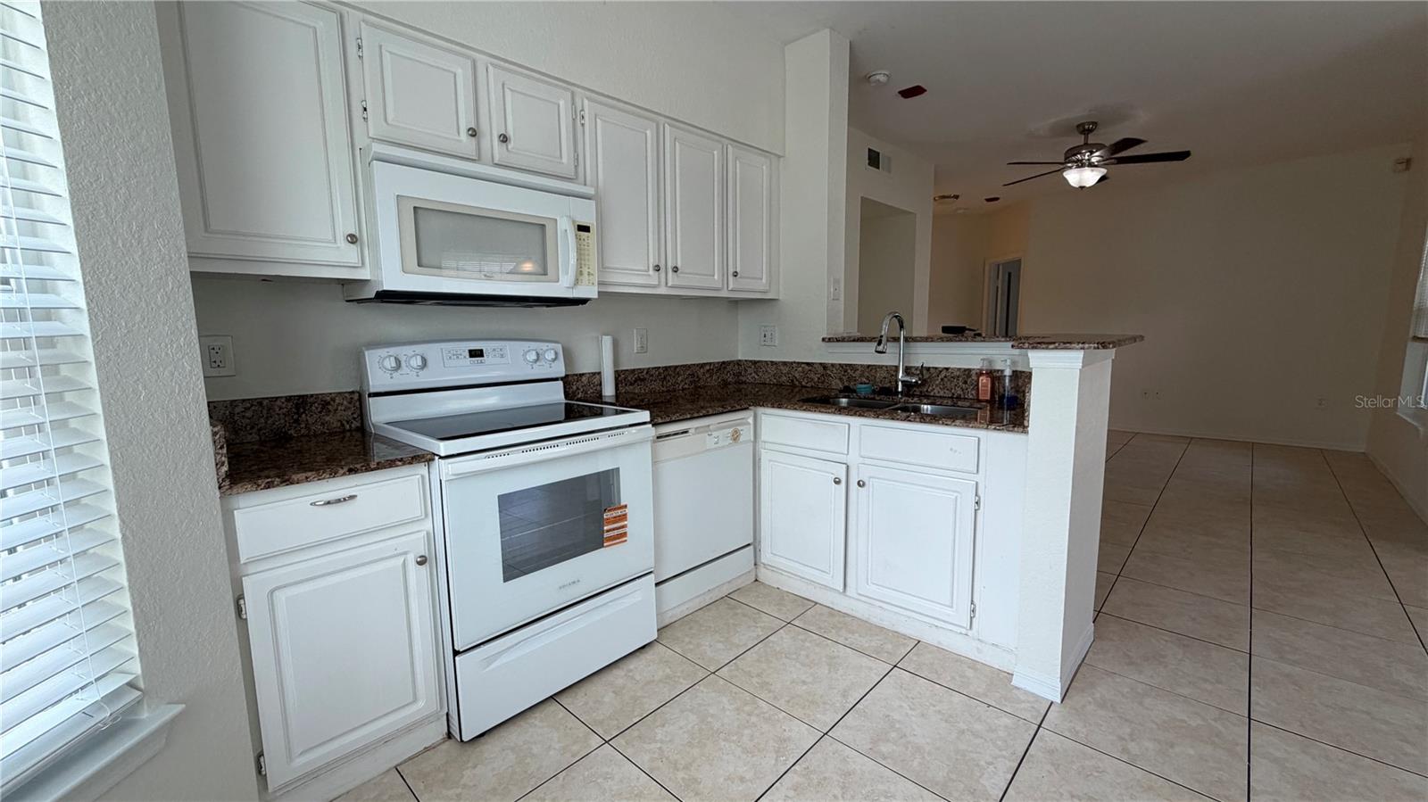 TIDES/PELICAN LNDG BLDG 10 - Residential Lease