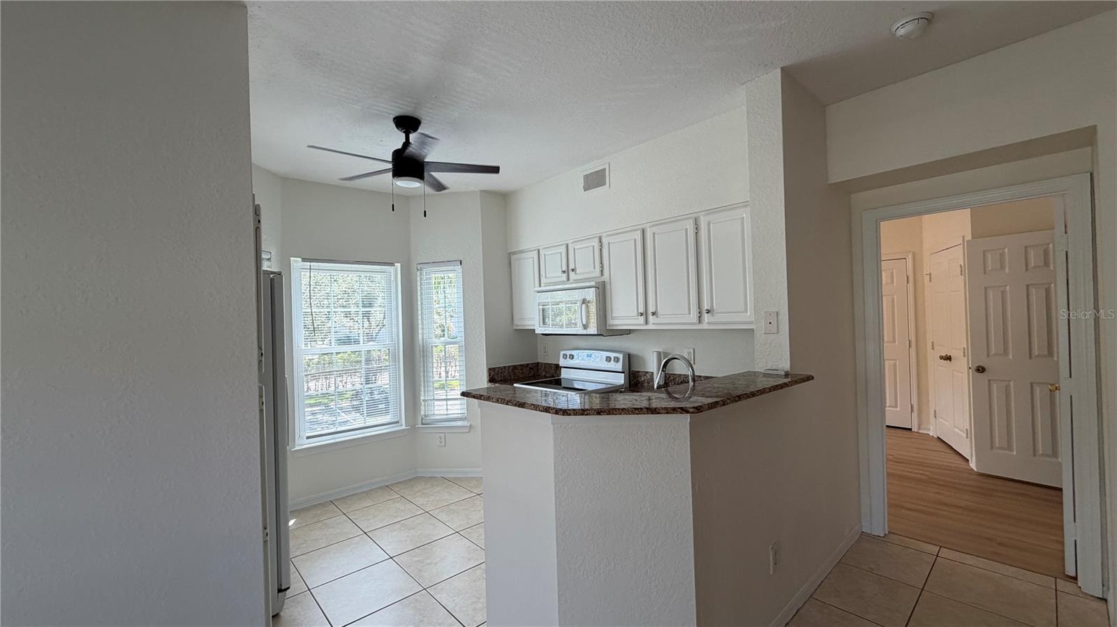 TIDES/PELICAN LNDG BLDG 10 - Residential Lease