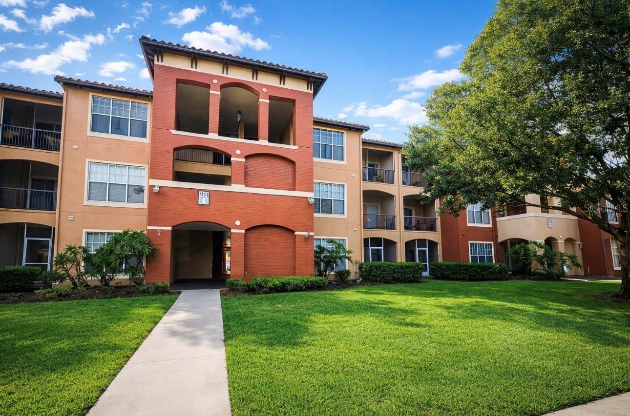 THE PALMS CLUB AT METROWEST – ORLANDO 32811
GATED COMMUNITY | MOVE-IN READY/INVESTOR OPPORTUNITY
Beautiful 1-bedroom, 1-bathroom condo offering 840 sq ft of bright, open living space with a private screened-in balcony—perfect for relaxing mornings or evening sunsets.
This well-maintained unit features a fully equipped kitchen with all appliances, ample cabinetry, and a pantry closet for added convenience. A separate laundry room includes a full-size washer and dryer plus extra storage space.
The spacious bedroom boasts a walk-in closet, while the bathroom has been tastefully updated with new flooring, a large vanity, tub/shower combination, and a linen closet.
Located in the highly desirable Palms Club at Metrowest, a gated community with easy access to shopping, dining, major highways, and Orlando’s top attractions.
Comfort, location, and value all in one!
Call today to schedule your private showing—this one won’t last!
