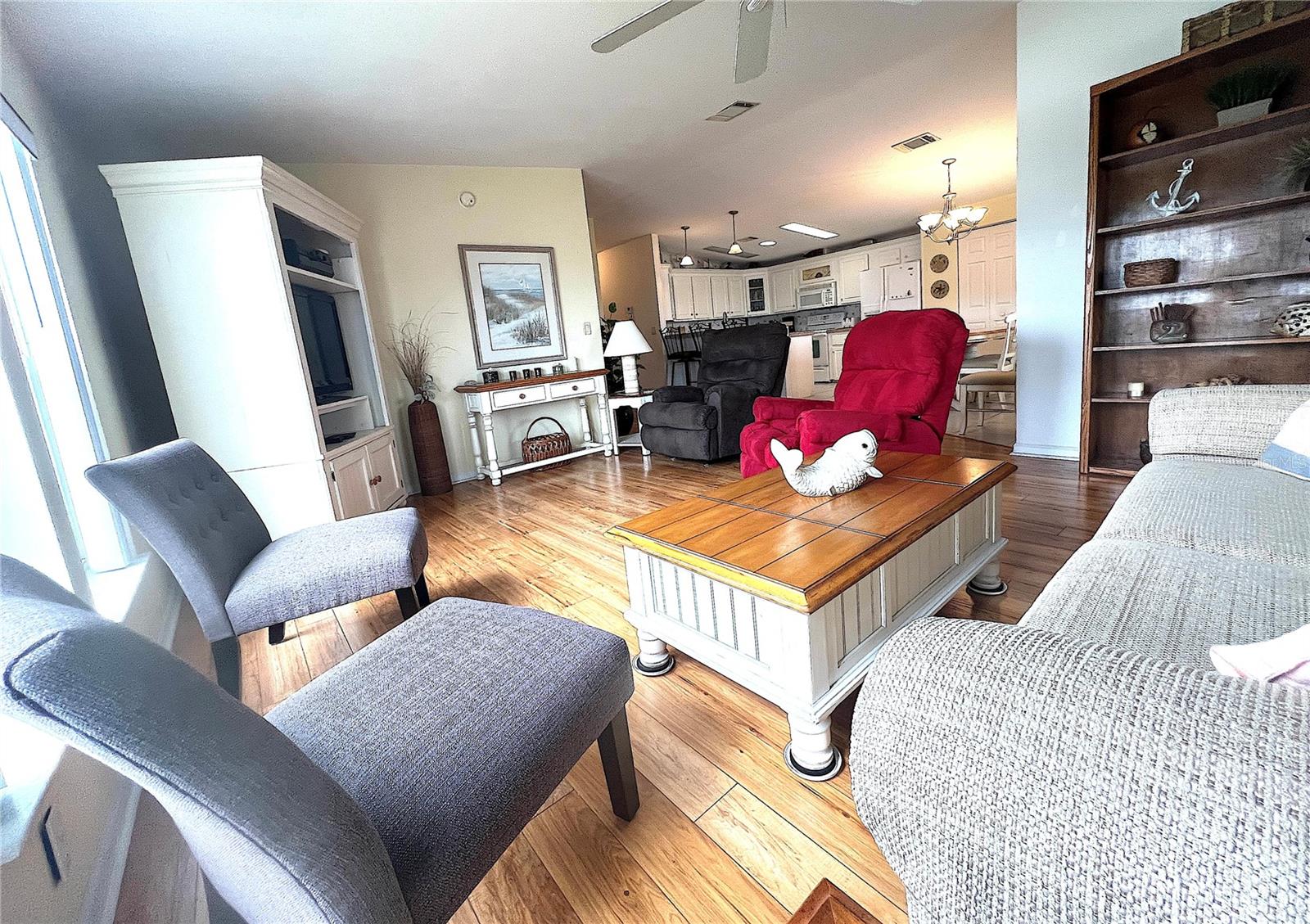 COUNTRY CLUB ESTATES - Residential