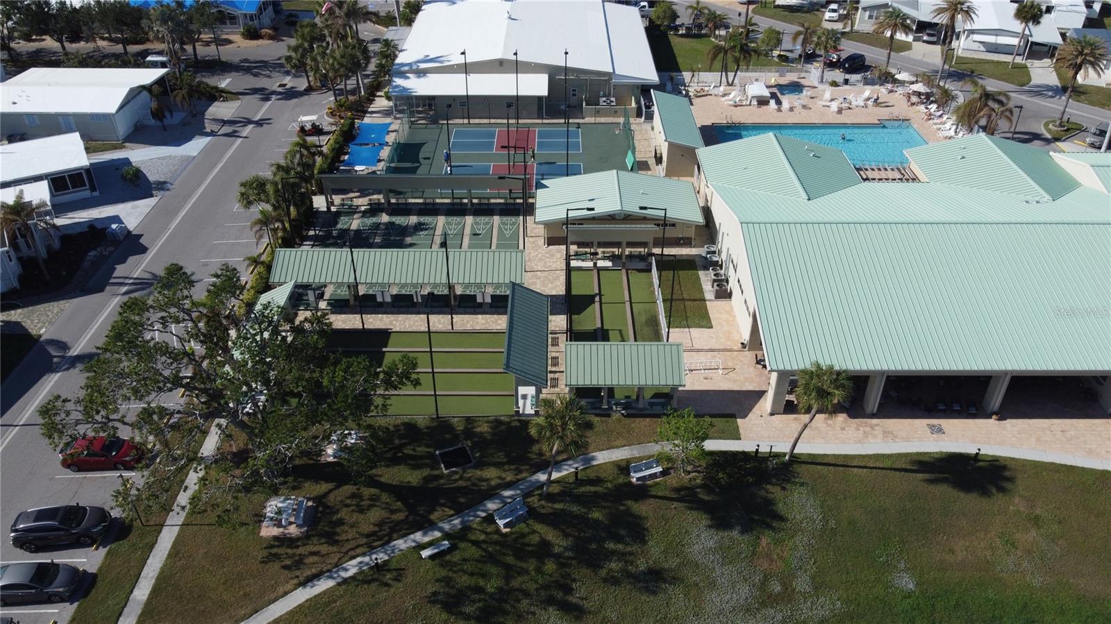 COUNTRY CLUB ESTATES - Residential