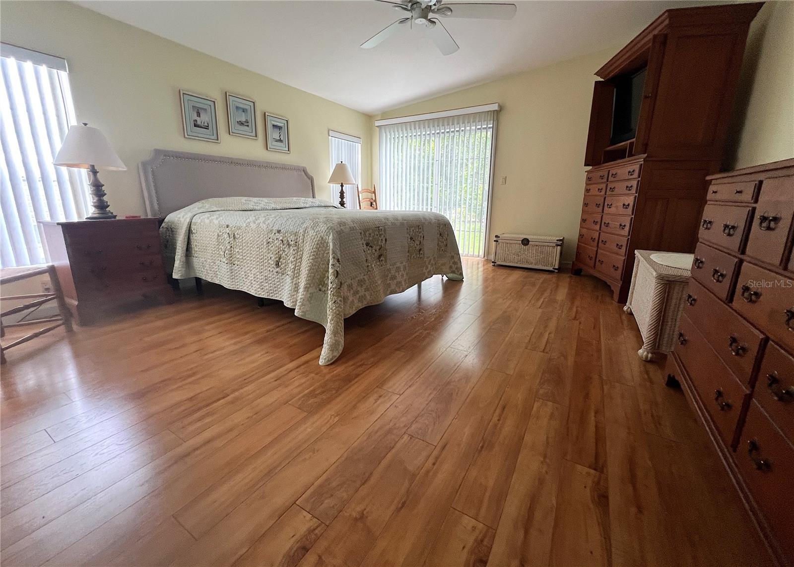 COUNTRY CLUB ESTATES - Residential