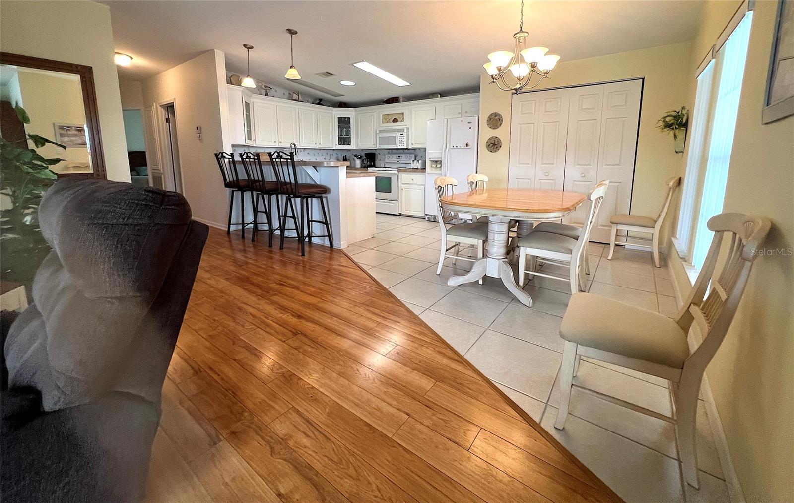 COUNTRY CLUB ESTATES - Residential