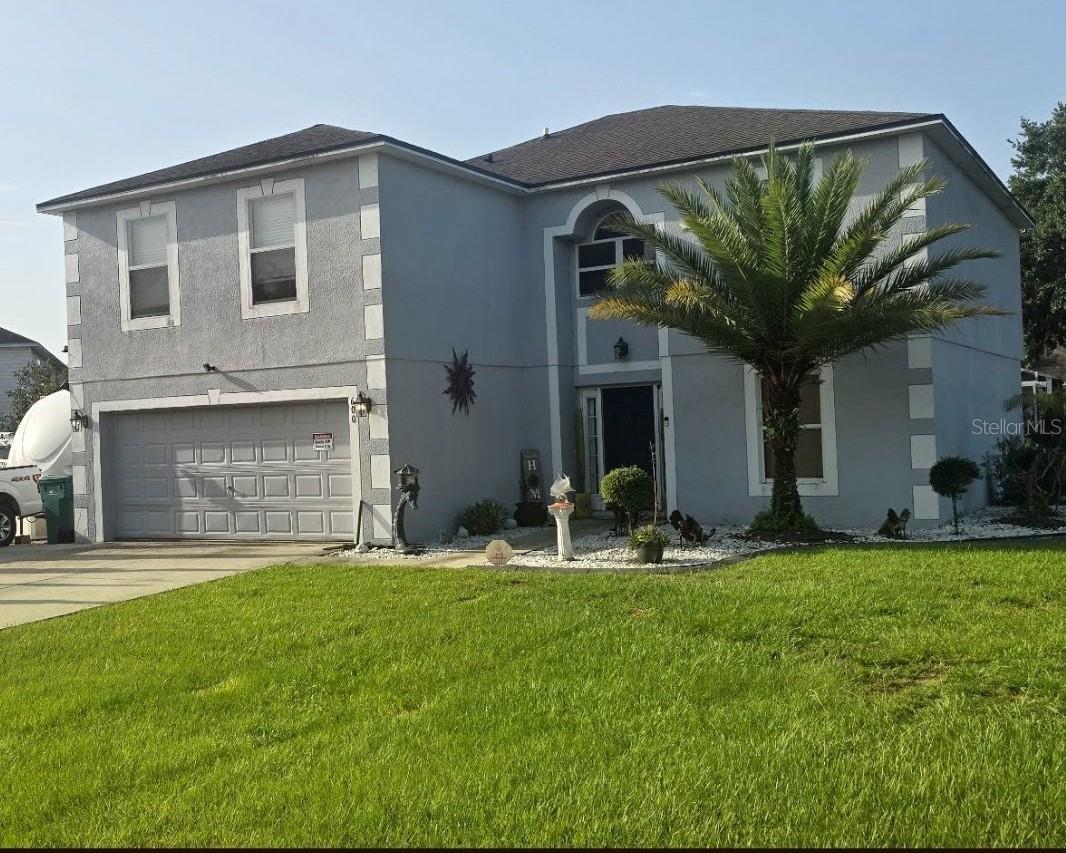 COME CHECK OUT THIS GREAT FAMILY POOL HOME IN A GREAT NEIGHBORHOOD!  4 BEDROOMS 2.5
BATHS AND A LOFT!! THE SALT WATER POOL IS COMPLETLY ENCLOSED IN A HUGE SCREENED IN
AREA FOR ALL YOUR FAMILY GET TOGETHERS!  NICE CORNER LOT WITH PLENTY OF PARKING! 
CALL TODAY FOR YOUR PRIVATE SHOWING.