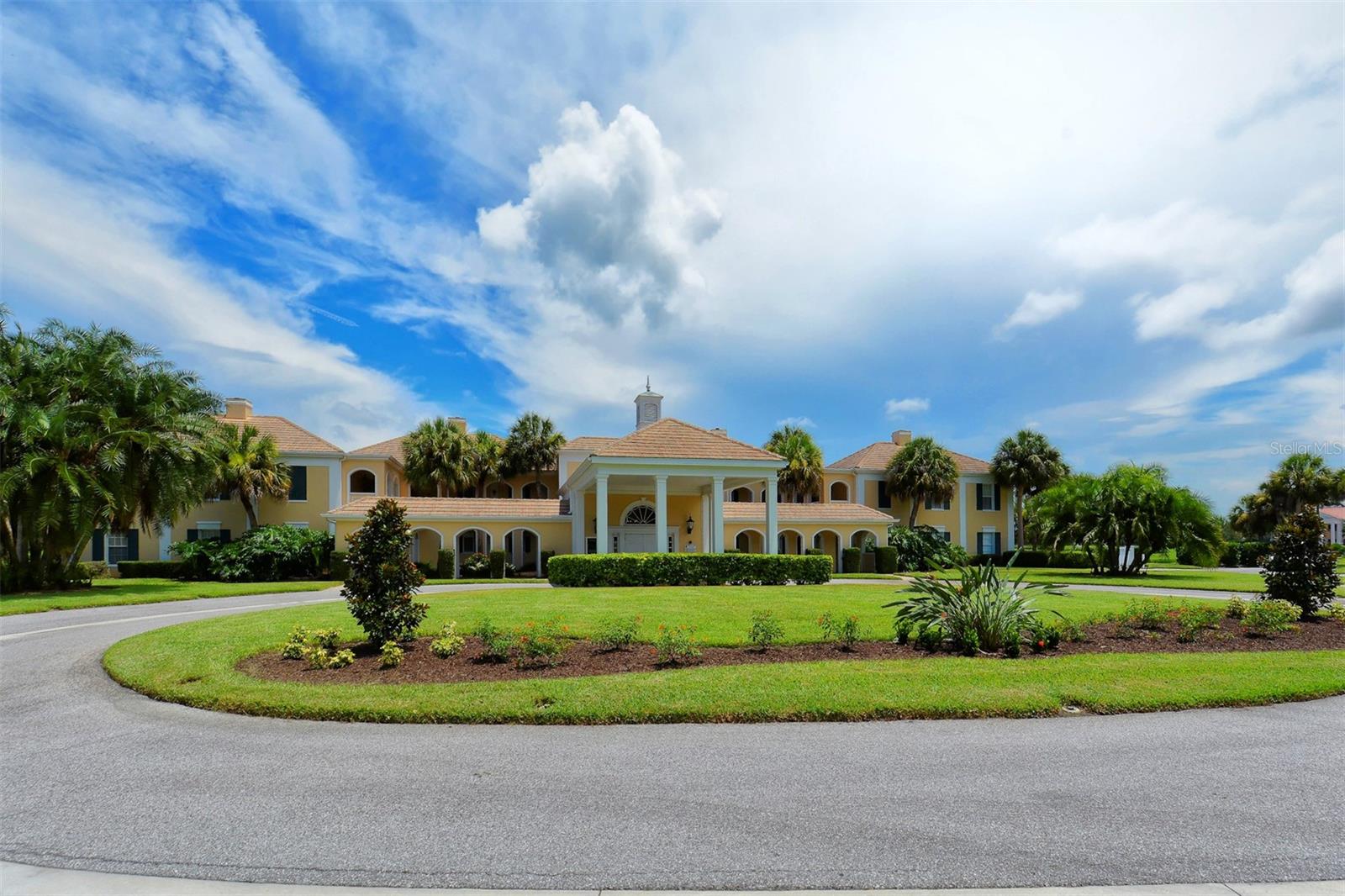 WINDSOR LODGE AT THE OAKS - Residential