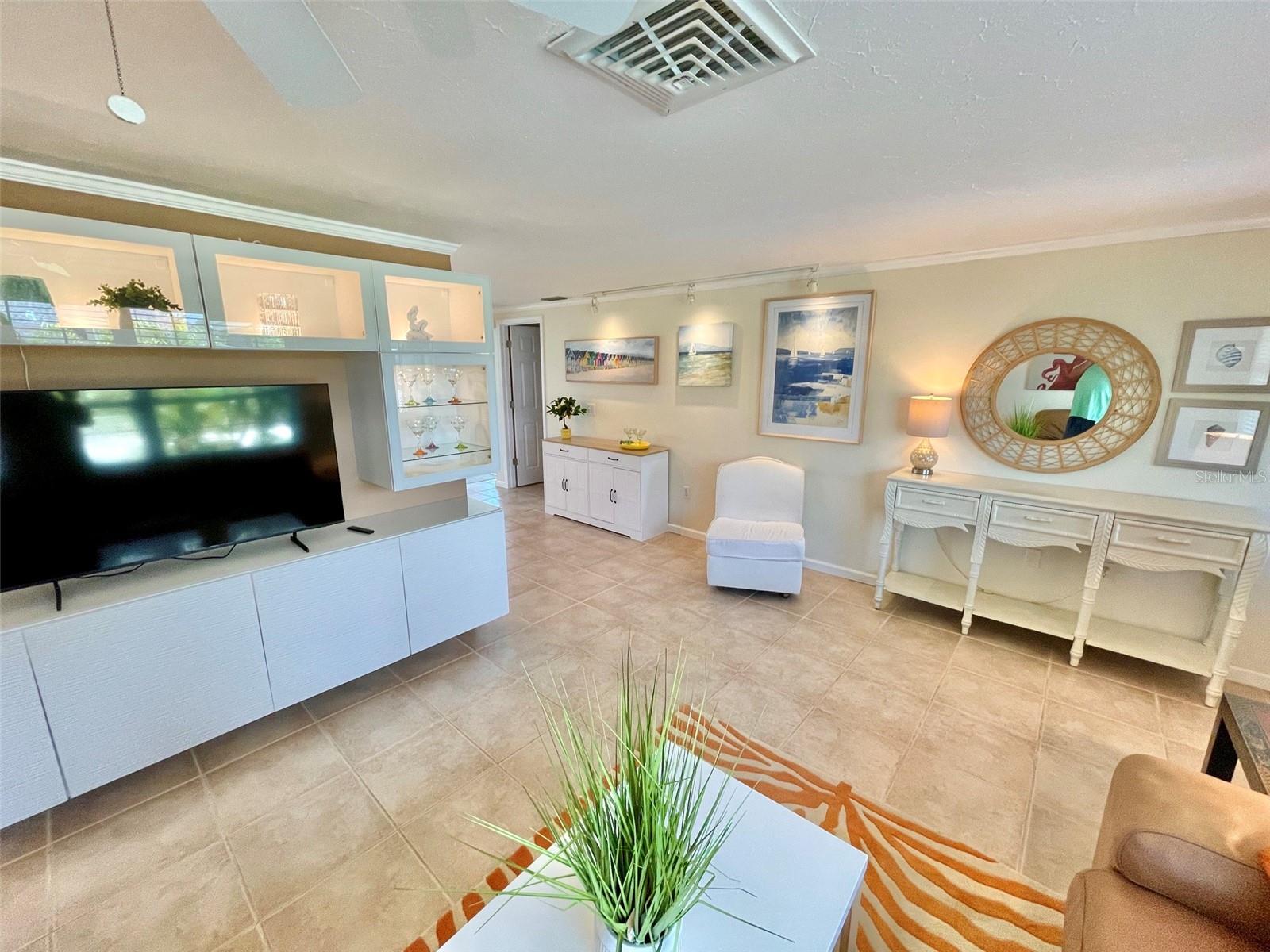 SOUTH VENICE - Residential
