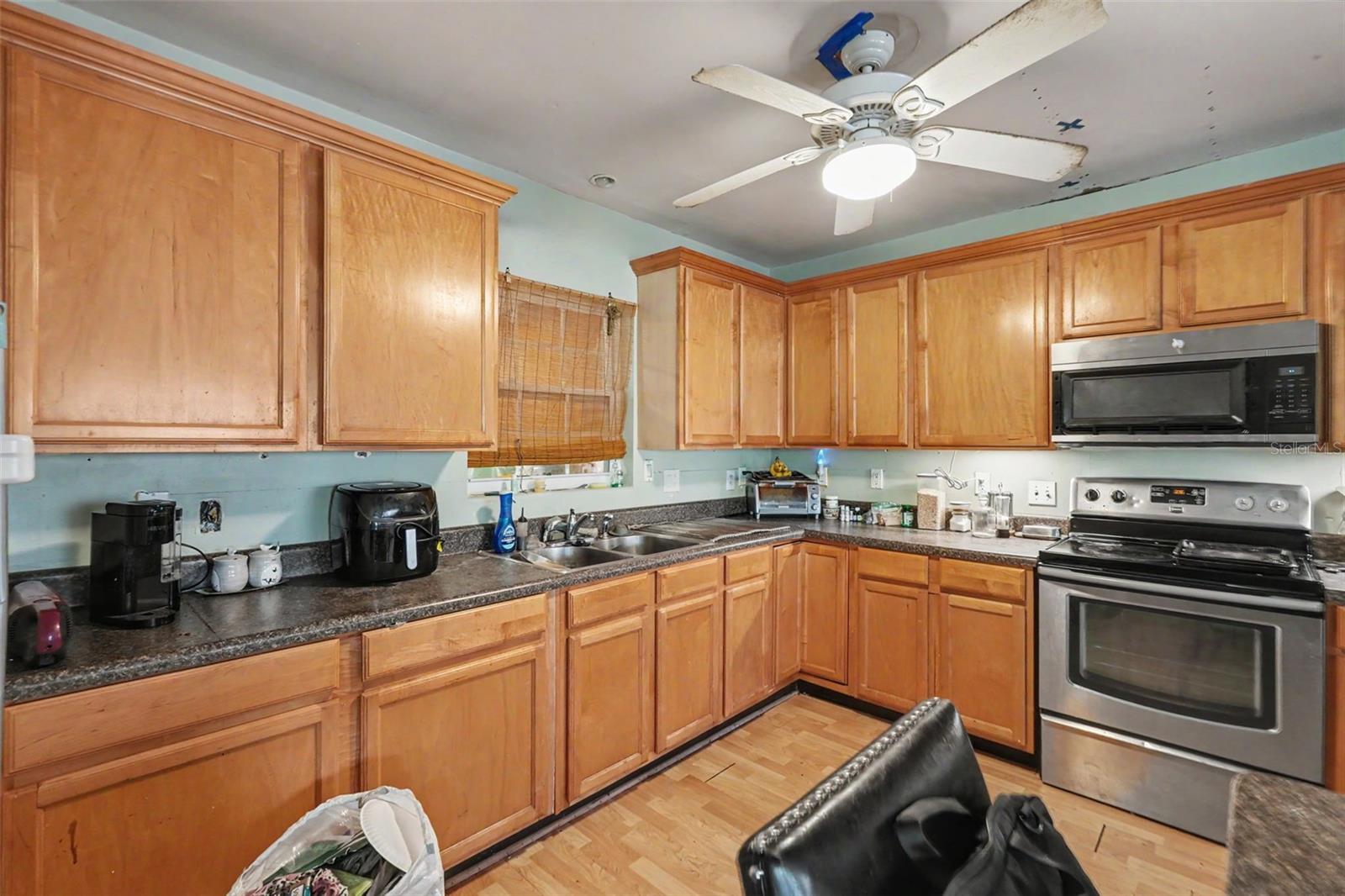 DOUGLAS MANOR SUB - Residential