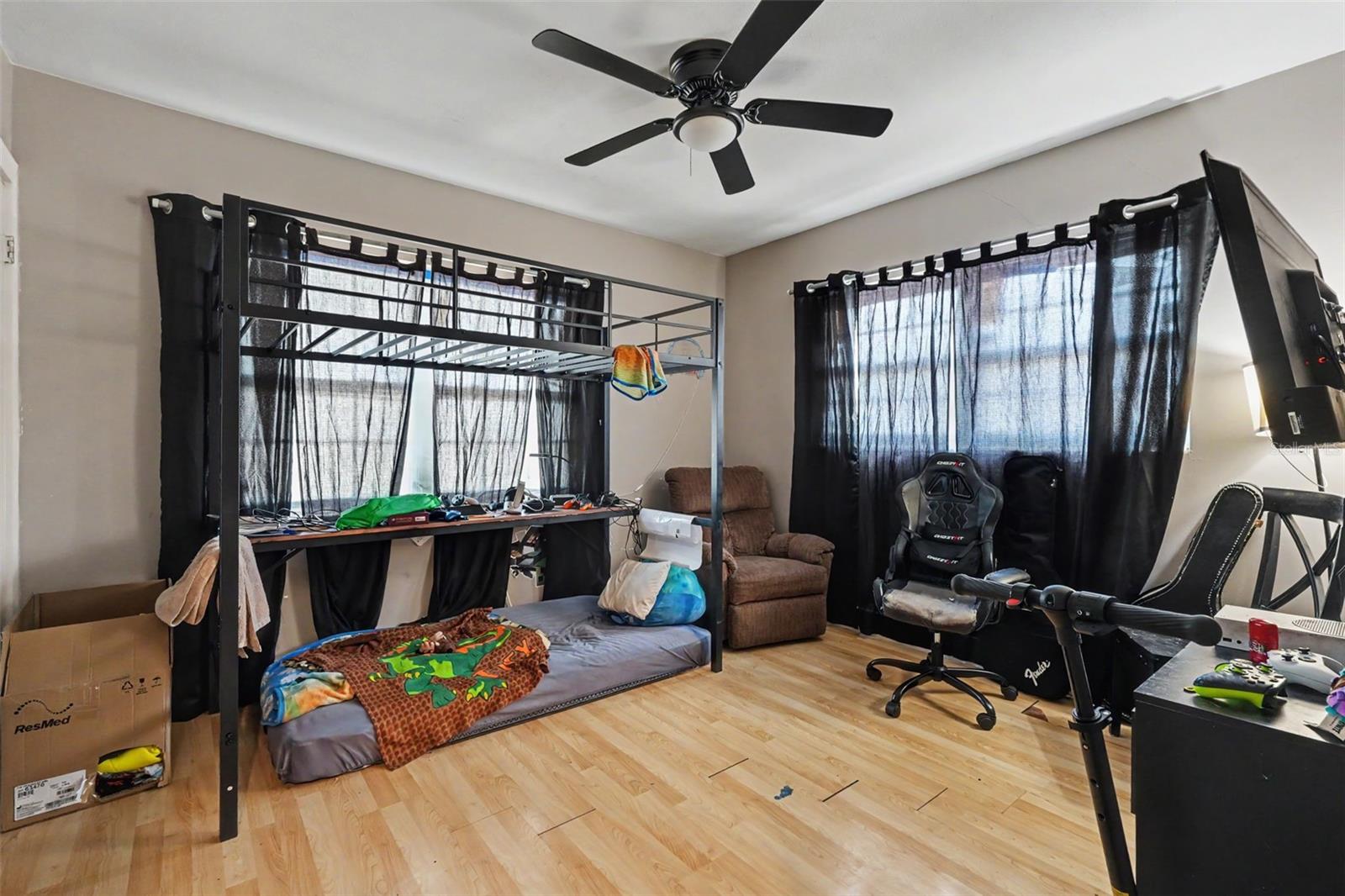DOUGLAS MANOR SUB - Residential