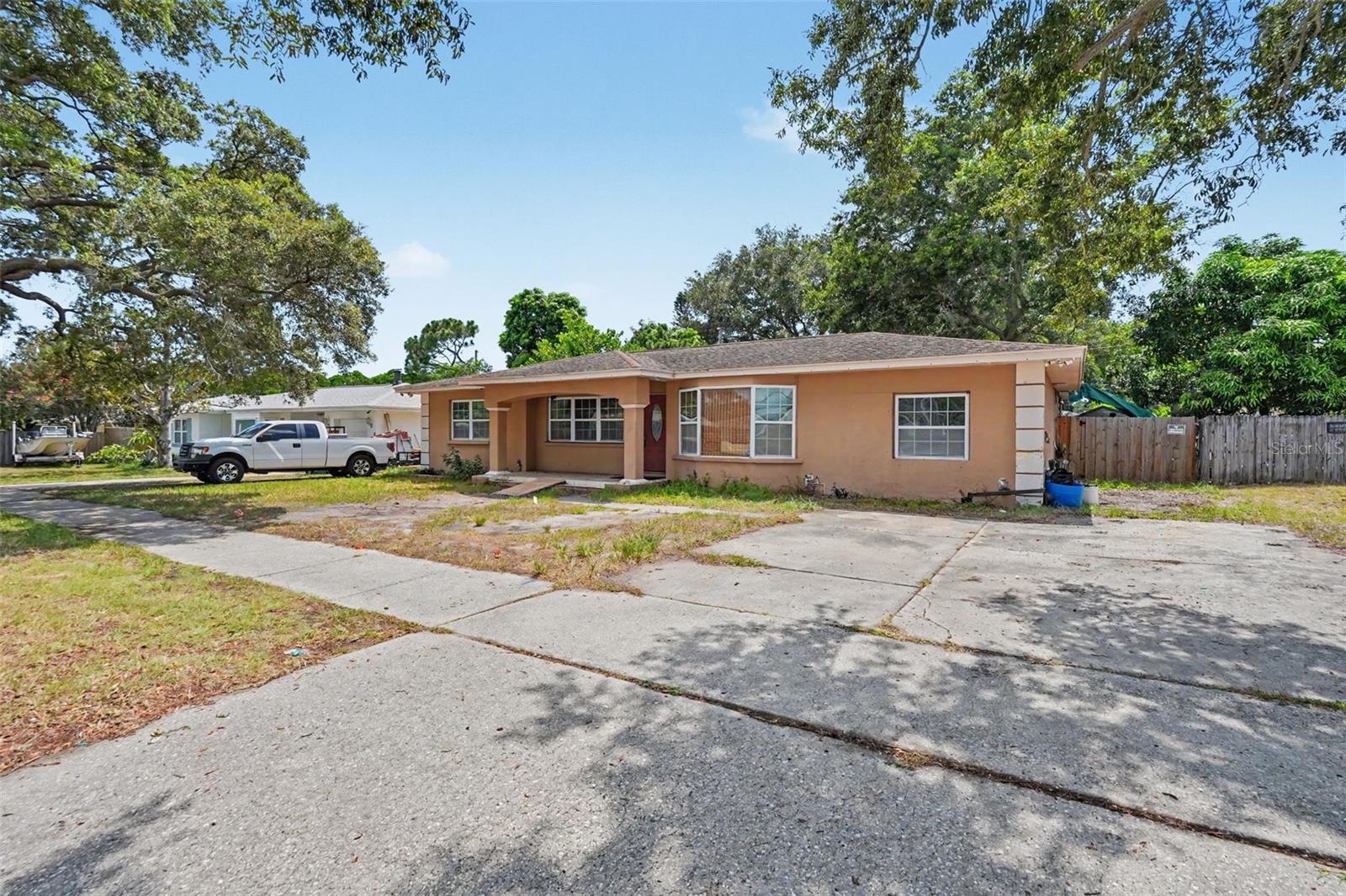DOUGLAS MANOR SUB - Residential