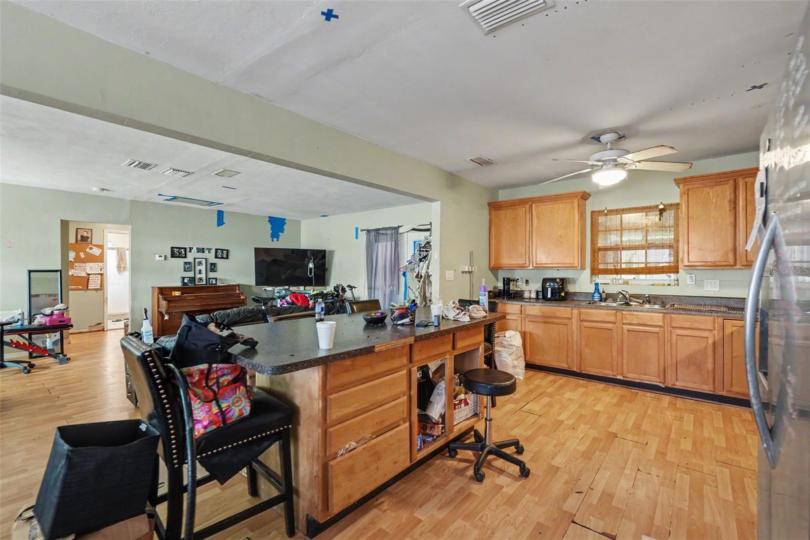DOUGLAS MANOR SUB - Residential