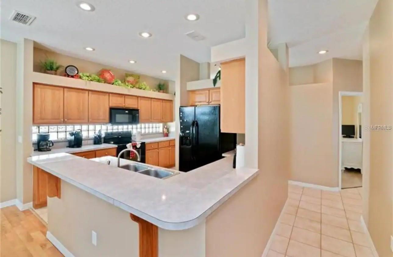 SUNSET LAKES PH 1 - Residential