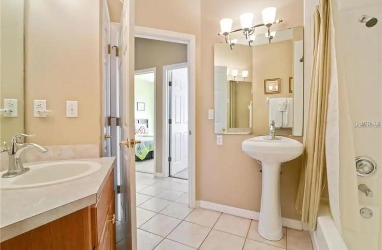 SUNSET LAKES PH 1 - Residential