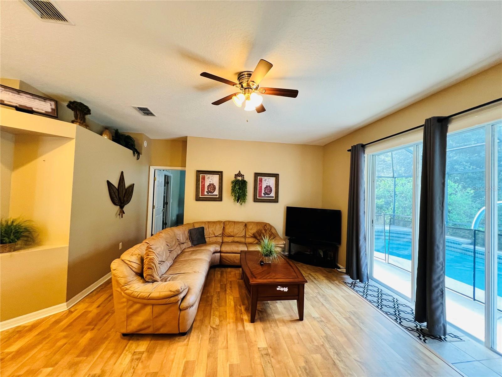 SUNSET LAKES PH 1 - Residential