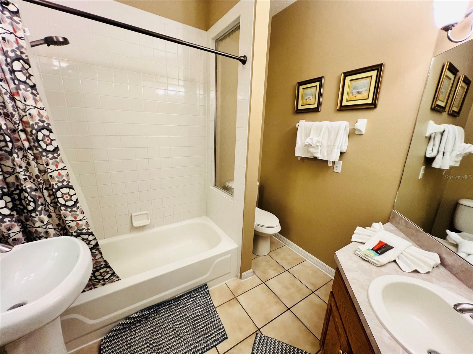 SUNSET LAKES PH 1 - Residential