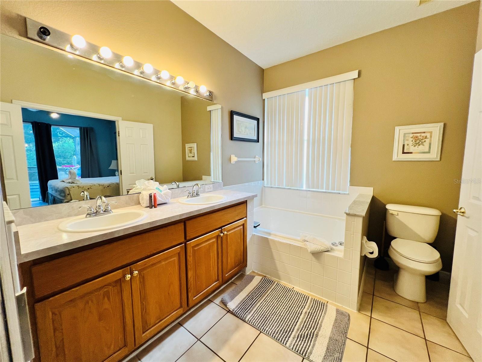 SUNSET LAKES PH 1 - Residential