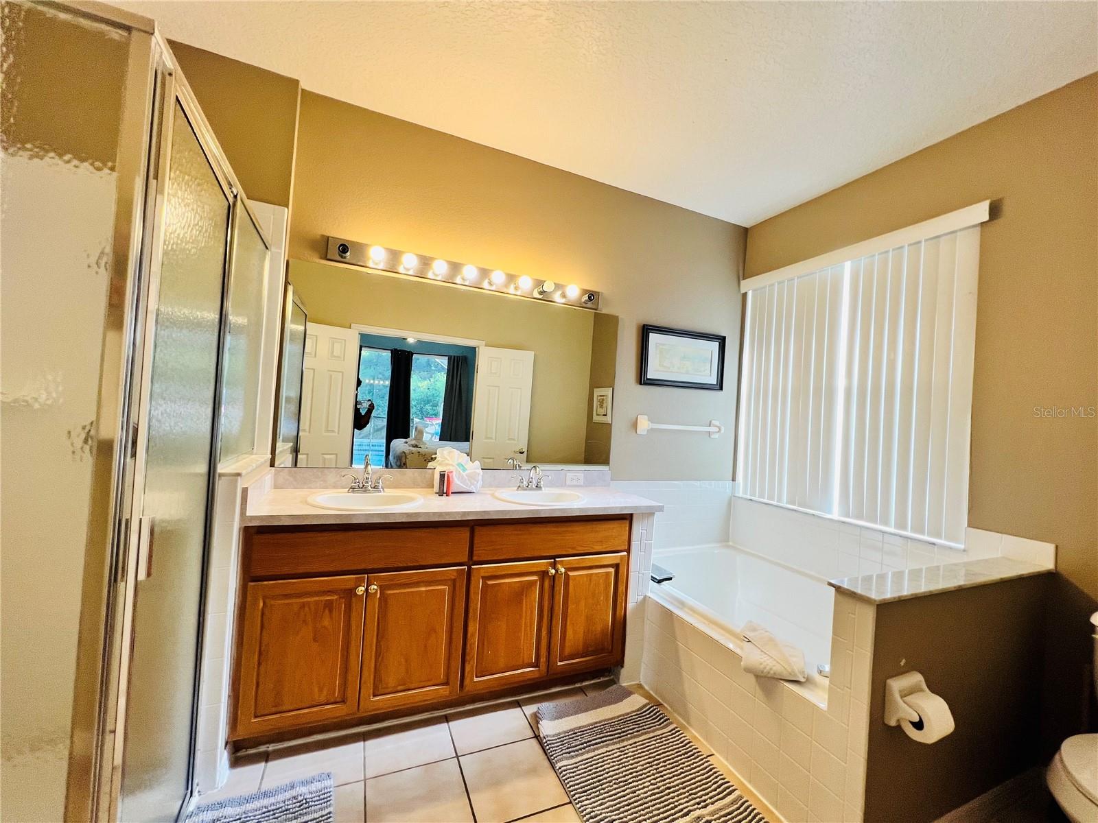 SUNSET LAKES PH 1 - Residential