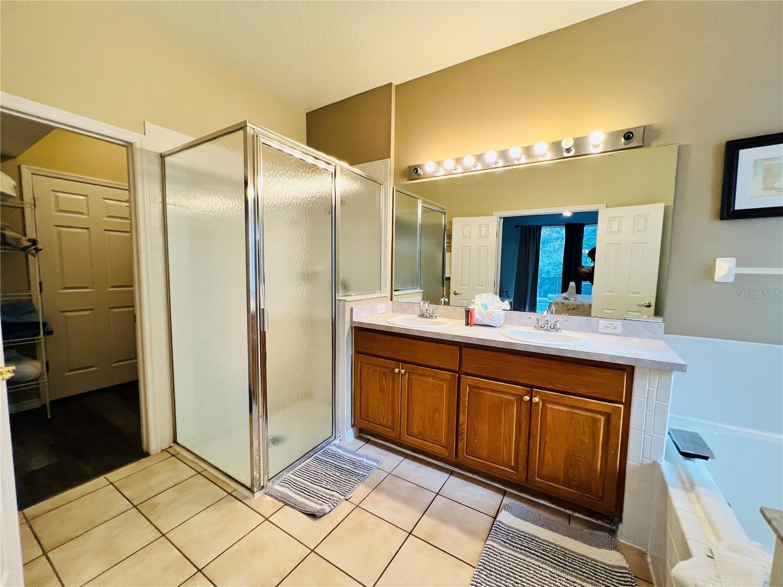 SUNSET LAKES PH 1 - Residential