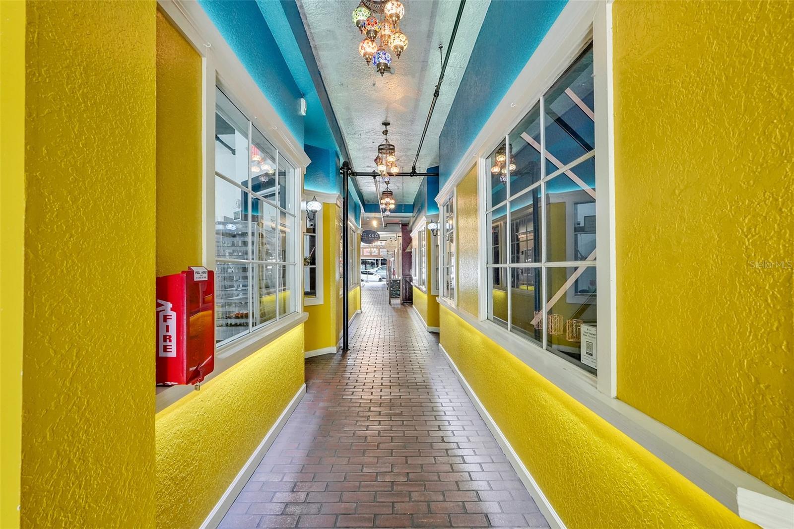 MOUNT DORA - Commercial Sale