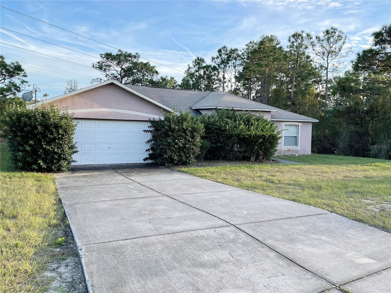 This home is a fixer upper in a nice quiet neighborhood of Spring Hill. Bring your tools and ideas and make it your dream home.
