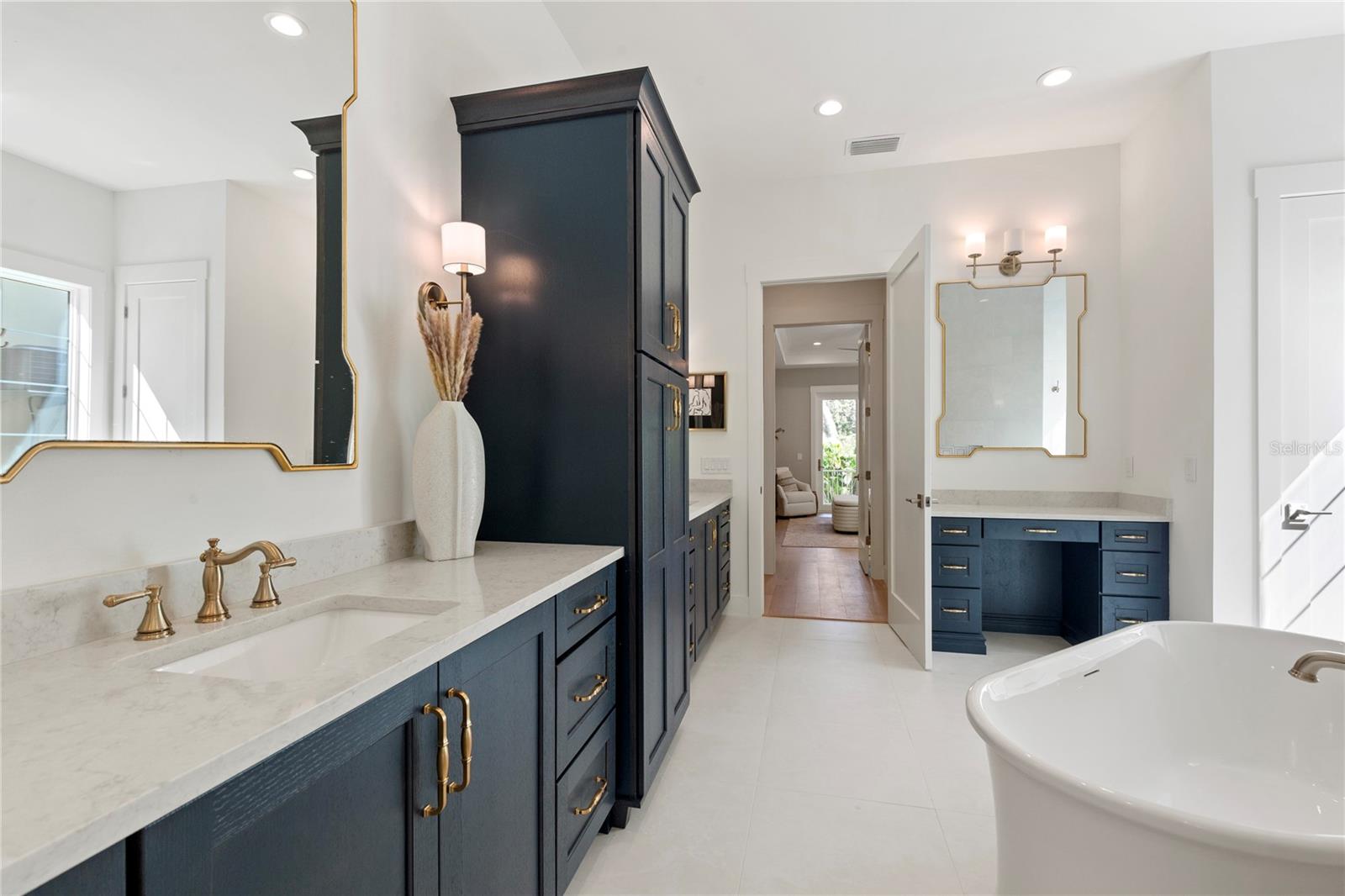 MARYLAND MANOR - Residential