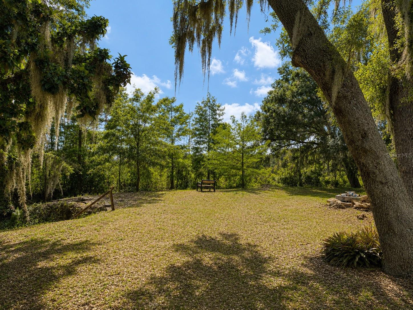 LAKE & FOREST CLUB - Residential