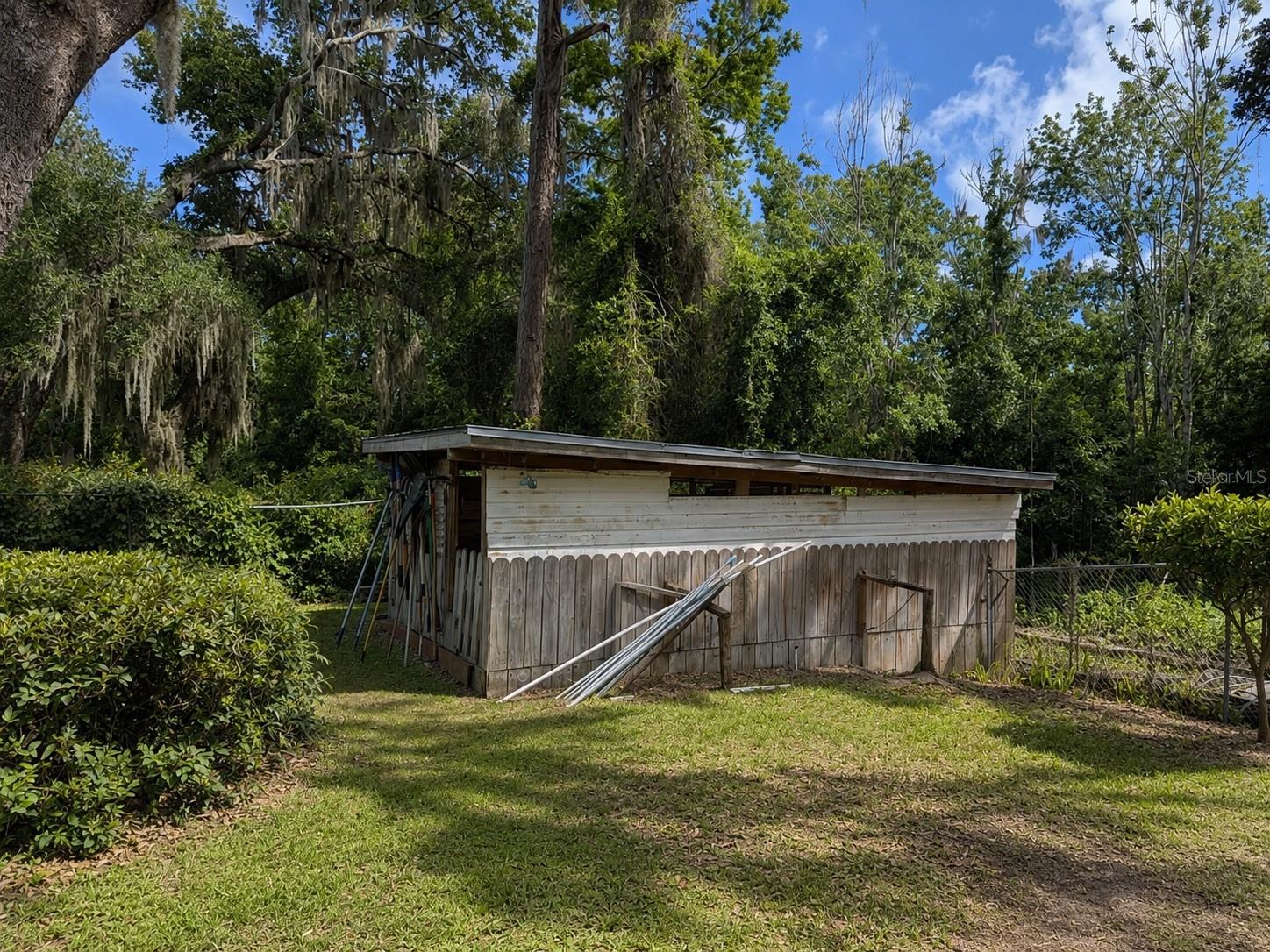 LAKE & FOREST CLUB - Residential