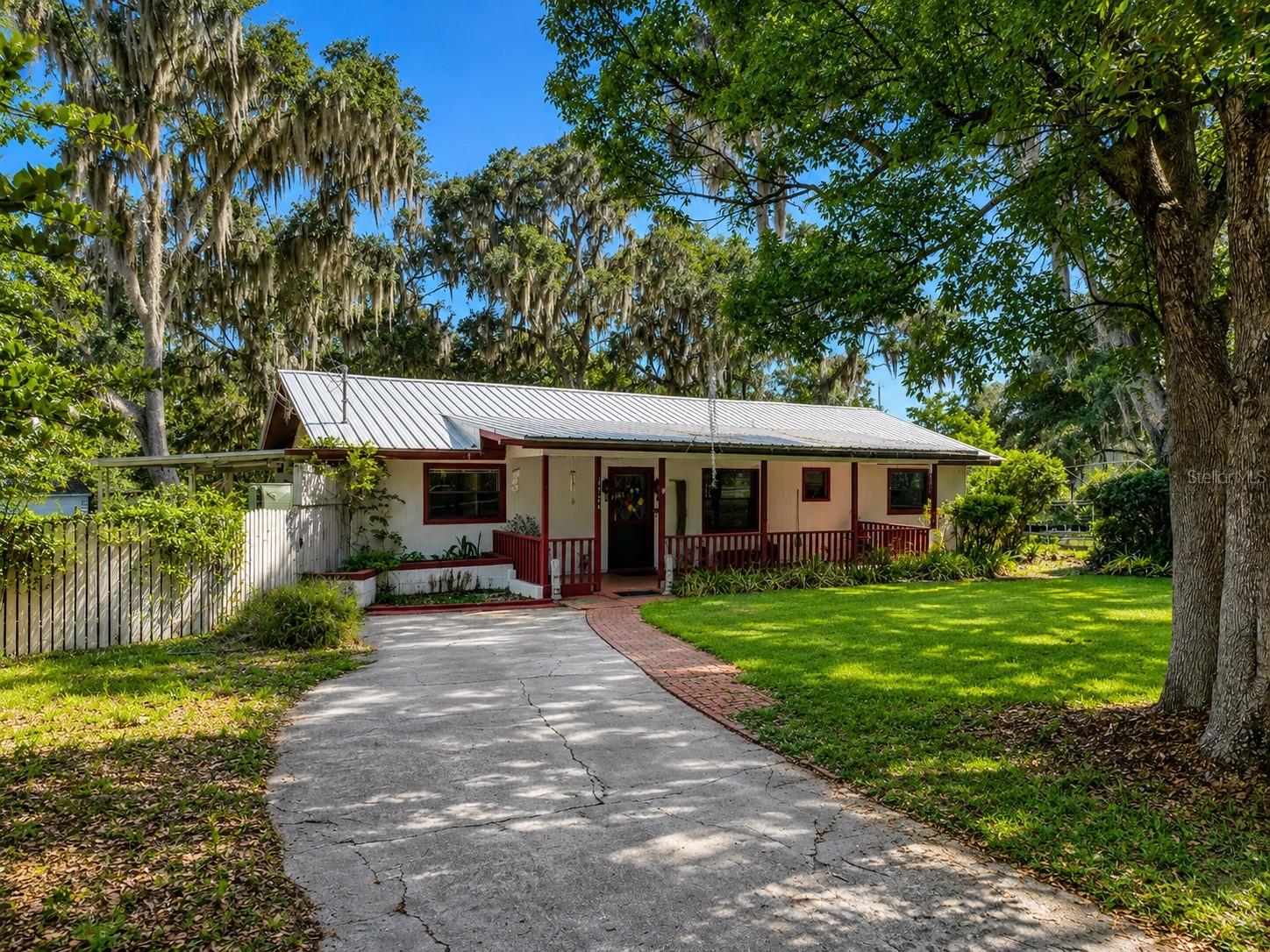 LAKE & FOREST CLUB - Residential