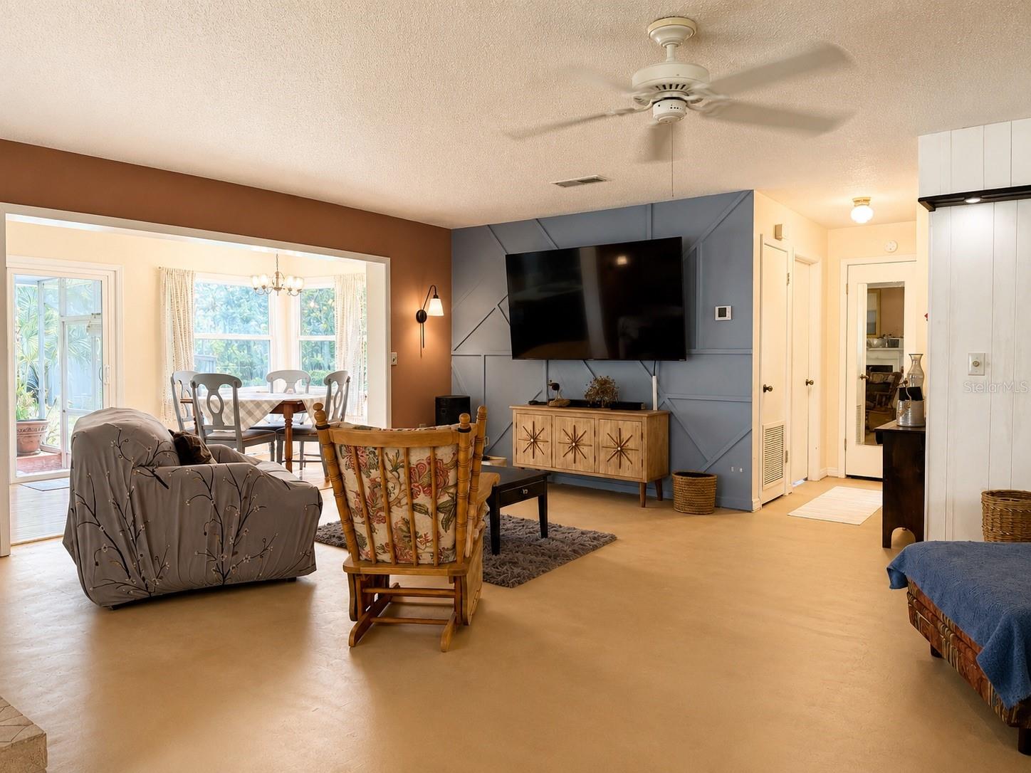 LAKE & FOREST CLUB - Residential