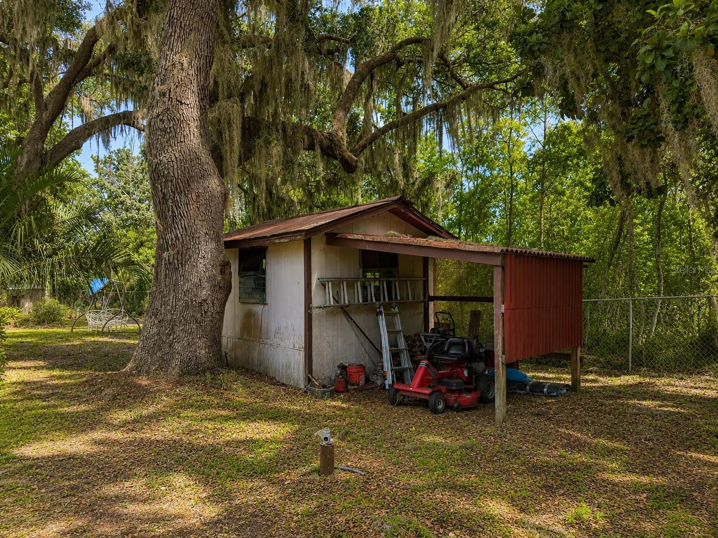 LAKE & FOREST CLUB - Residential