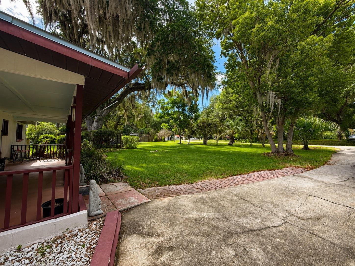 LAKE & FOREST CLUB - Residential