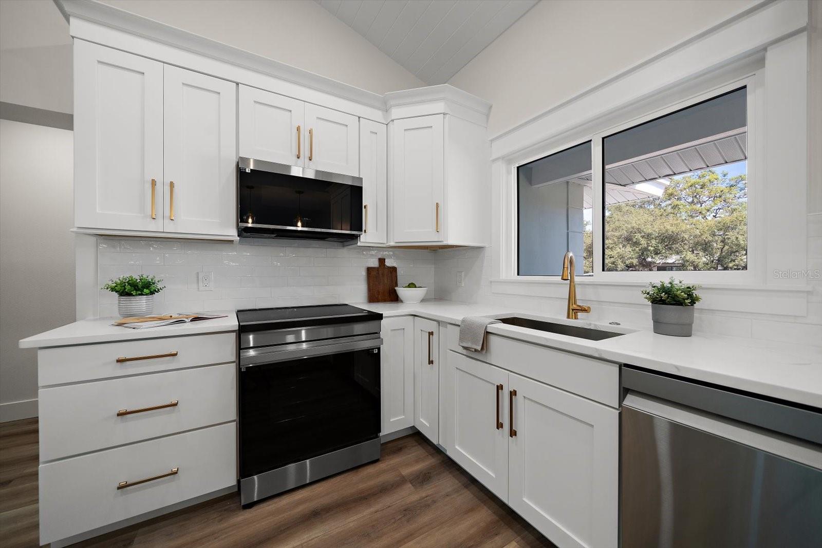 BELLEAIR ESTATES - Residential